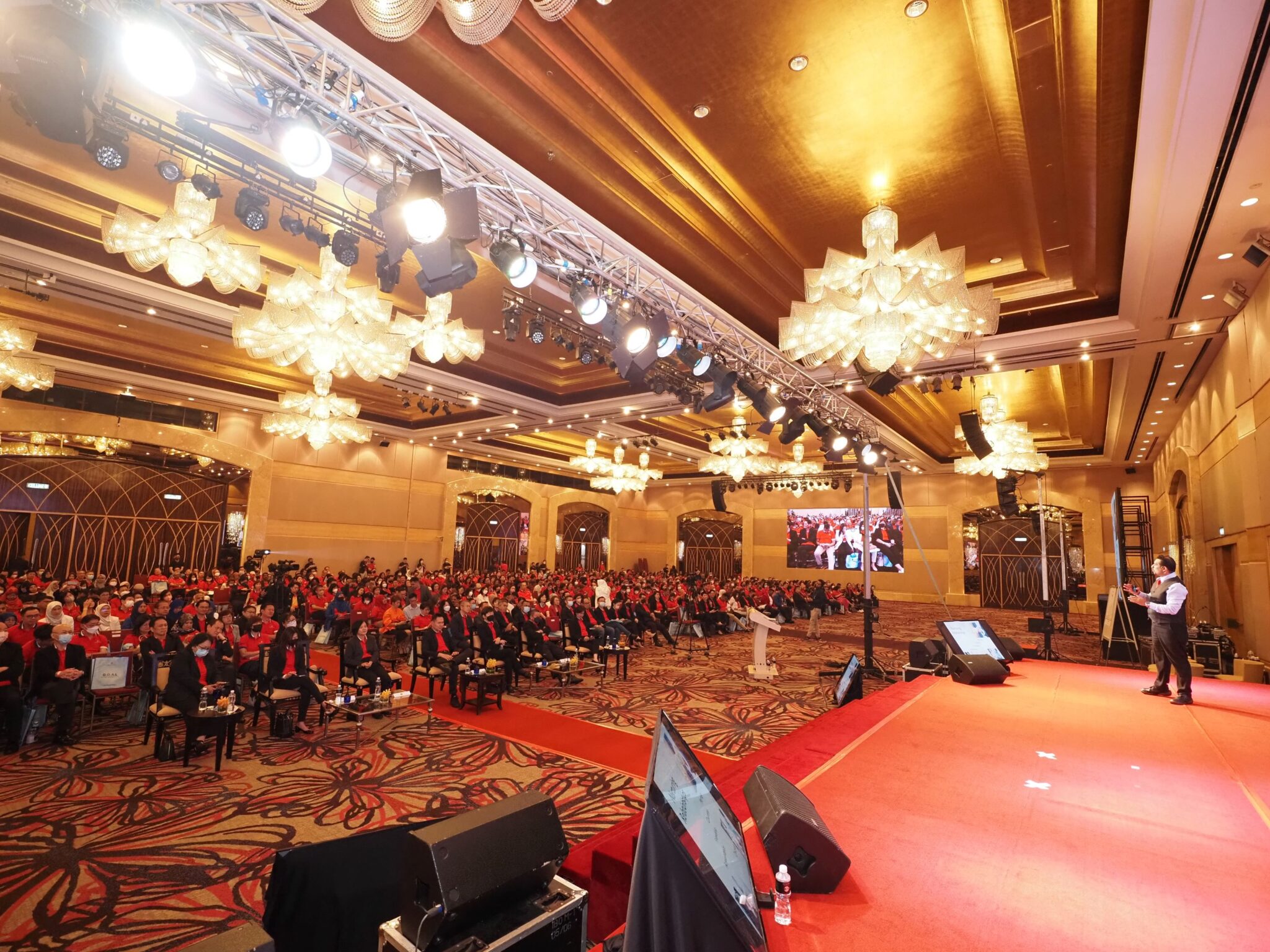 Suresh Dhawan, keynote speaker and corporate trainer